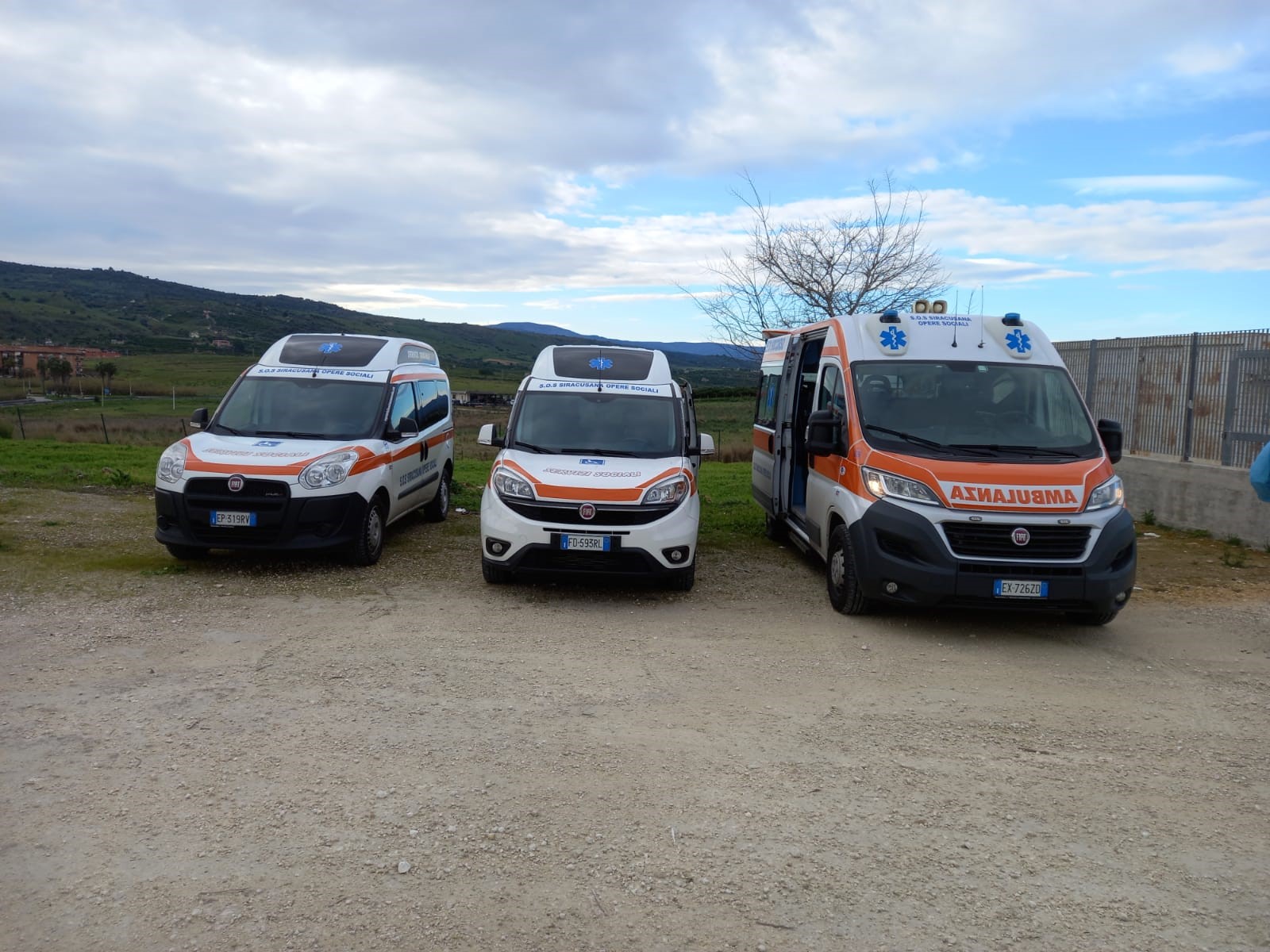 Tre mezzi della S.O.S. Siracusana Opere Sociali